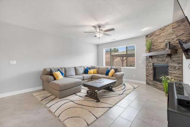 5732 Pikes Peak Loop NE, Rio Rancho, NM 87144