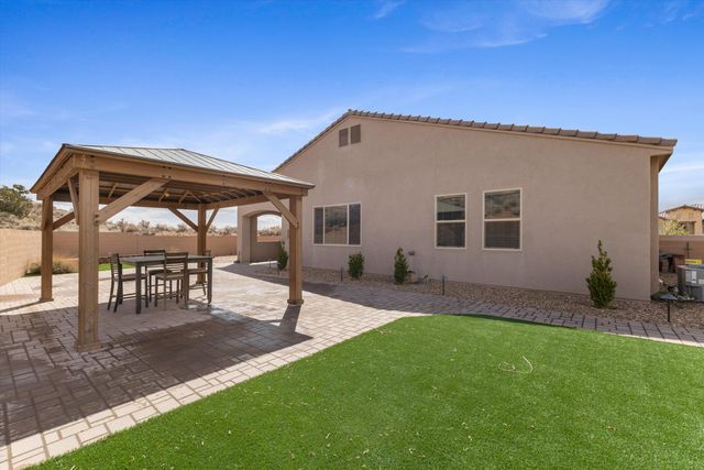 5732 Pikes Peak Loop NE, Rio Rancho, NM 87144