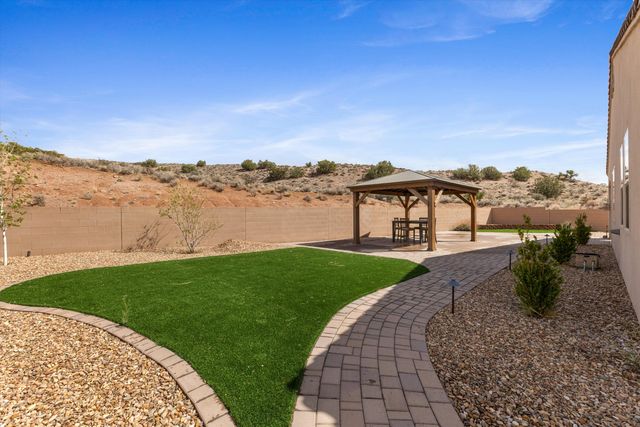 5732 Pikes Peak Loop NE, Rio Rancho, NM 87144