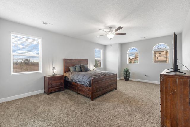 5732 Pikes Peak Loop NE, Rio Rancho, NM 87144