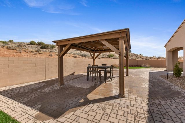 5732 Pikes Peak Loop NE, Rio Rancho, NM 87144
