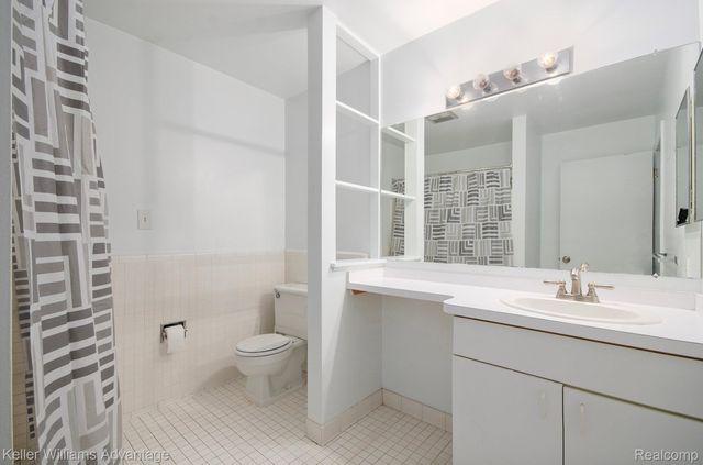 426 Fox Hills Drive N A5, Bloomfield Hills, MI 48304