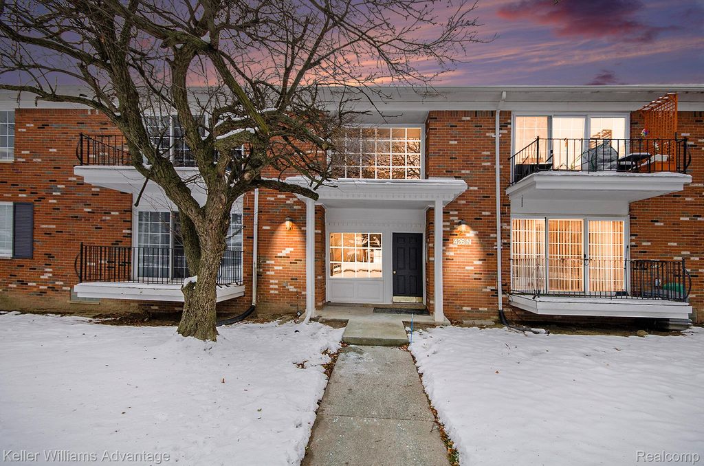 426 Fox Hills Drive N A5, Bloomfield Hills, MI 48304