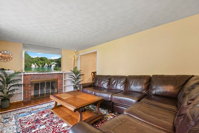 86 Harriet Avenue, Shrewsbury, MA 01545