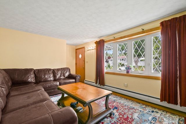 86 Harriet Avenue, Shrewsbury, MA 01545