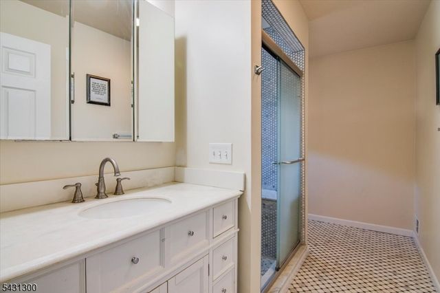 26 Little Falls Road 12, Cedar Grove Twp., NJ 07009