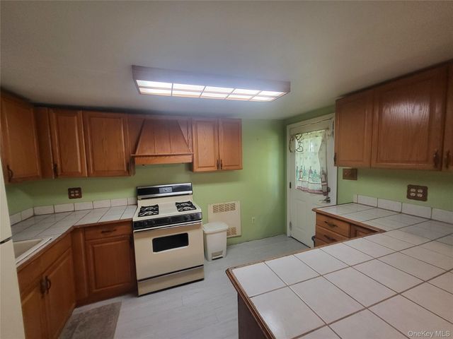 27 Ash Street, Monroe, NY 10950