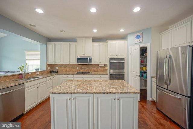 1 ISABELLE CT, Marlton, NJ 08053