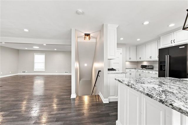 244 N Winnebago Drive, Lake Winnebago, MO 64034