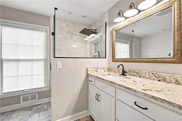 244 N Winnebago Drive, Lake Winnebago, MO 64034