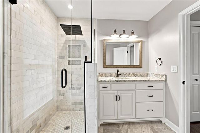 244 N Winnebago Drive, Lake Winnebago, MO 64034