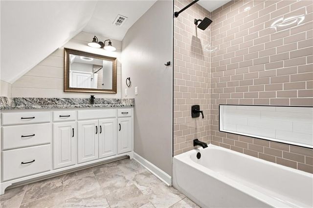 244 N Winnebago Drive, Lake Winnebago, MO 64034
