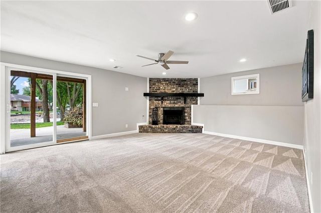244 N Winnebago Drive, Lake Winnebago, MO 64034
