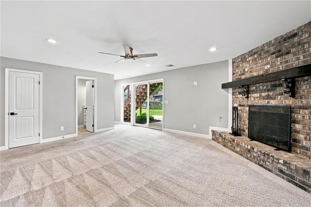 244 N Winnebago Drive, Lake Winnebago, MO 64034
