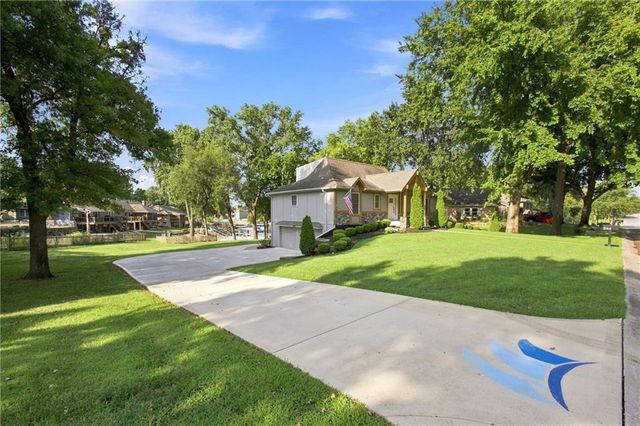 244 N Winnebago Drive, Lake Winnebago, MO 64034
