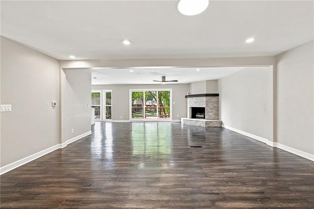 244 N Winnebago Drive, Lake Winnebago, MO 64034
