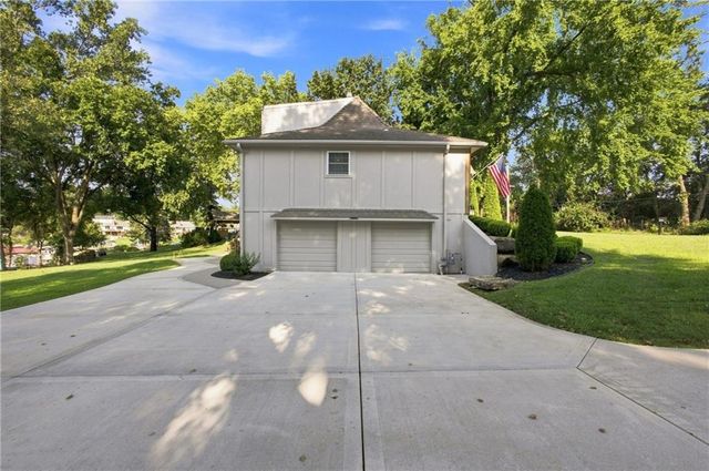 244 N Winnebago Drive, Lake Winnebago, MO 64034