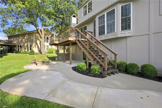 244 N Winnebago Drive, Lake Winnebago, MO 64034