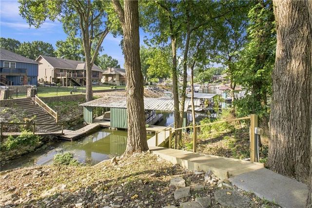 244 N Winnebago Drive, Lake Winnebago, MO 64034