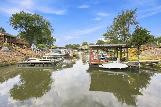 244 N Winnebago Drive, Lake Winnebago, MO 64034