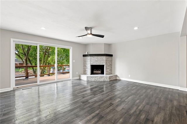 244 N Winnebago Drive, Lake Winnebago, MO 64034