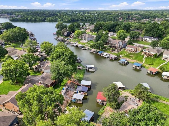 244 N Winnebago Drive, Lake Winnebago, MO 64034