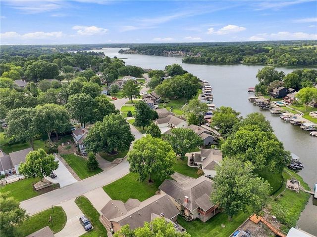 244 N Winnebago Drive, Lake Winnebago, MO 64034
