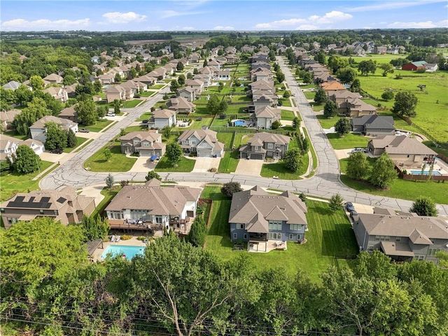 244 N Winnebago Drive, Lake Winnebago, MO 64034