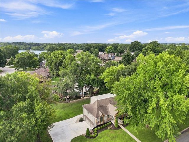 244 N Winnebago Drive, Lake Winnebago, MO 64034