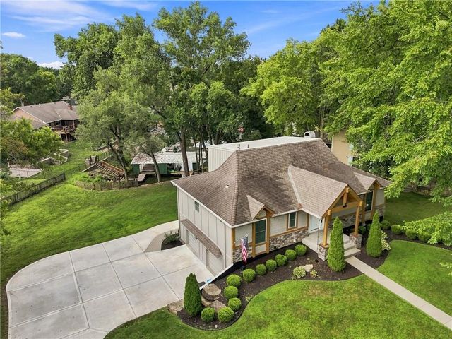 244 N Winnebago Drive, Lake Winnebago, MO 64034