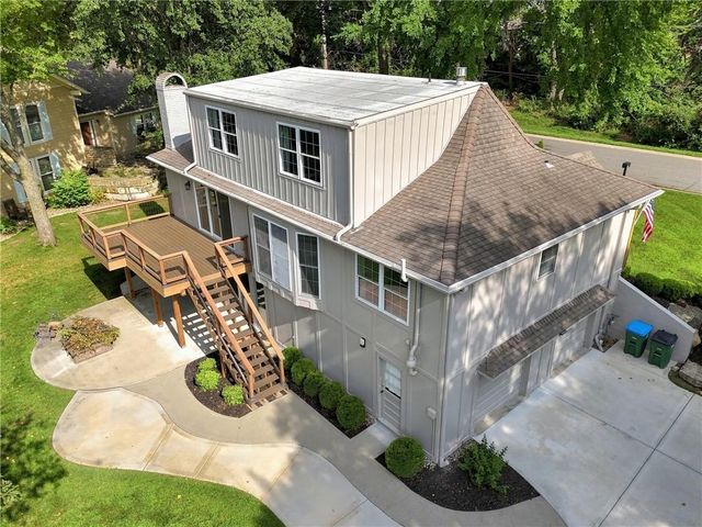 244 N Winnebago Drive, Lake Winnebago, MO 64034