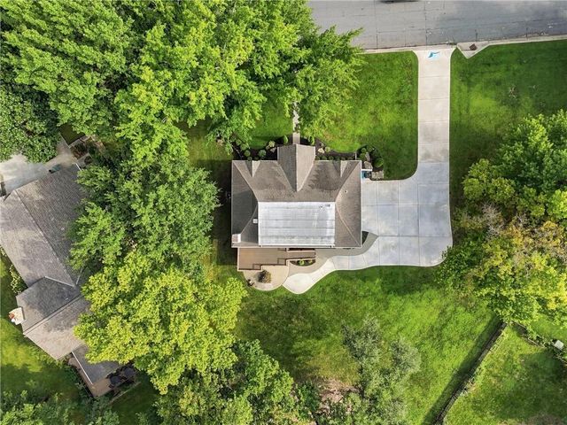 244 N Winnebago Drive, Lake Winnebago, MO 64034