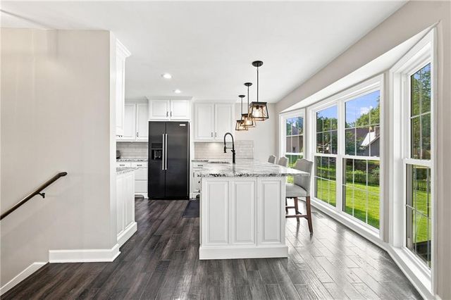244 N Winnebago Drive, Lake Winnebago, MO 64034