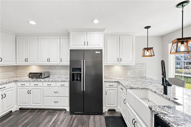 244 N Winnebago Drive, Lake Winnebago, MO 64034