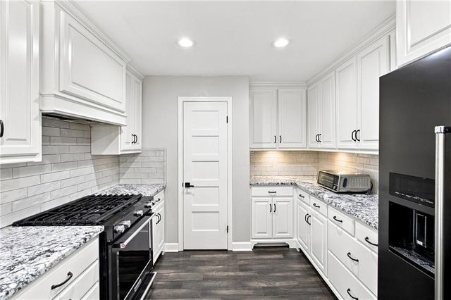244 N Winnebago Drive, Lake Winnebago, MO 64034