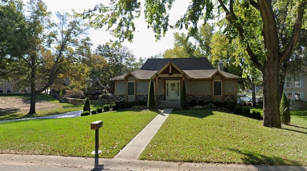 244 N Winnebago Drive, Lake Winnebago, MO 64034
