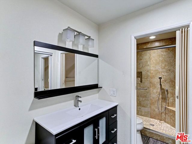 911 N Kings Road 310, West Hollywood, CA 90069