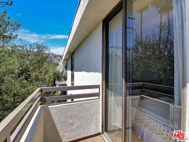 911 N Kings Road 310, West Hollywood, CA 90069