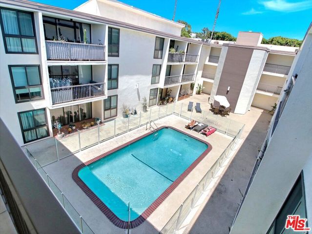 911 N Kings Road 310, West Hollywood, CA 90069