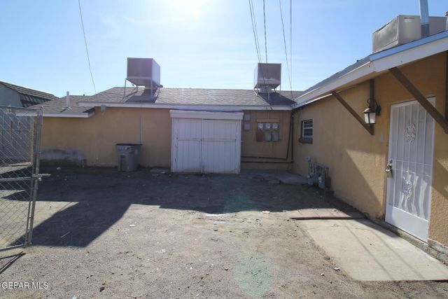 8903 OLD COUNTY Road A, El Paso, TX 79907