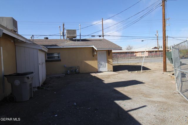 8903 OLD COUNTY Road A, El Paso, TX 79907
