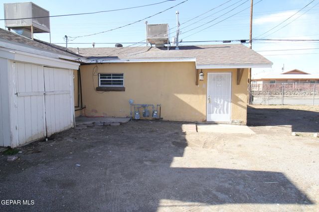 8903 OLD COUNTY Road A, El Paso, TX 79907