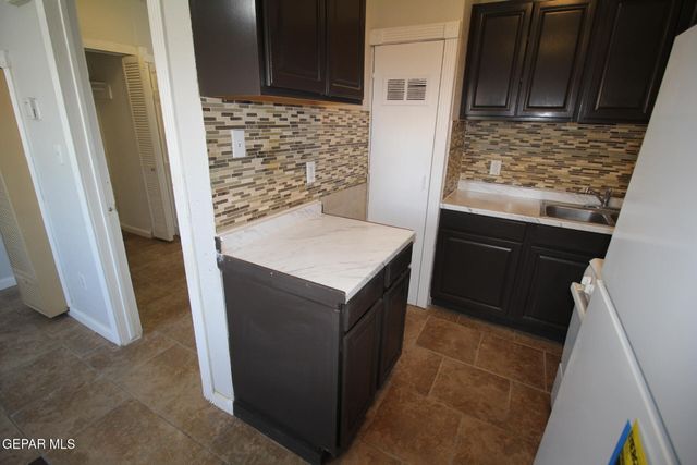 8903 OLD COUNTY Road A, El Paso, TX 79907