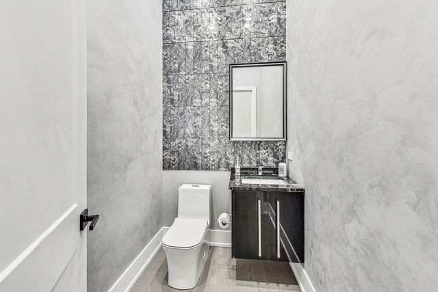 1331 Pfingsten Road, Northbrook, IL 60062