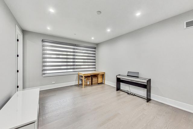 1331 Pfingsten Road, Northbrook, IL 60062