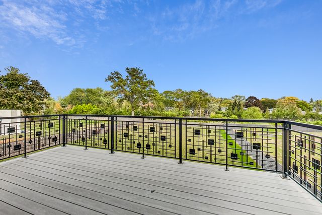 1331 Pfingsten Road, Northbrook, IL 60062