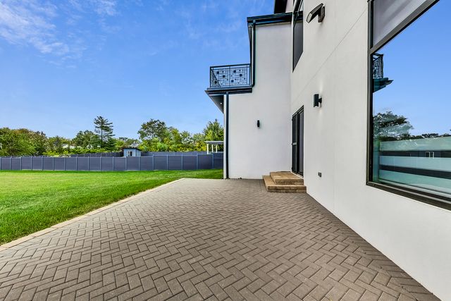 1331 Pfingsten Road, Northbrook, IL 60062