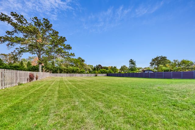 1331 Pfingsten Road, Northbrook, IL 60062