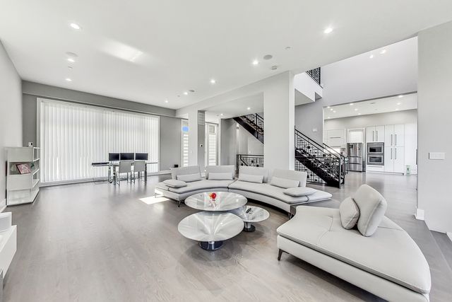 1331 Pfingsten Road, Northbrook, IL 60062