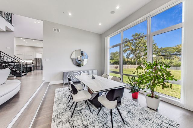 1331 Pfingsten Road, Northbrook, IL 60062